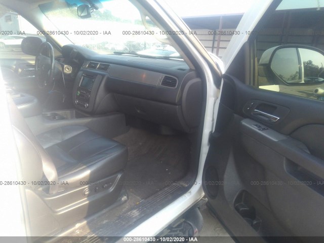 Photo 4 VIN: 1GNSKBE02BR125868 - CHEVROLET TAHOE 