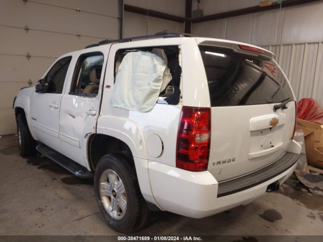 Photo 2 VIN: 1GNSKBE02BR160877 - CHEVROLET TAHOE 