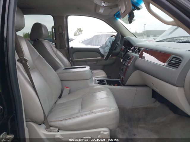 Photo 4 VIN: 1GNSKBE02BR244553 - CHEVROLET TAHOE 