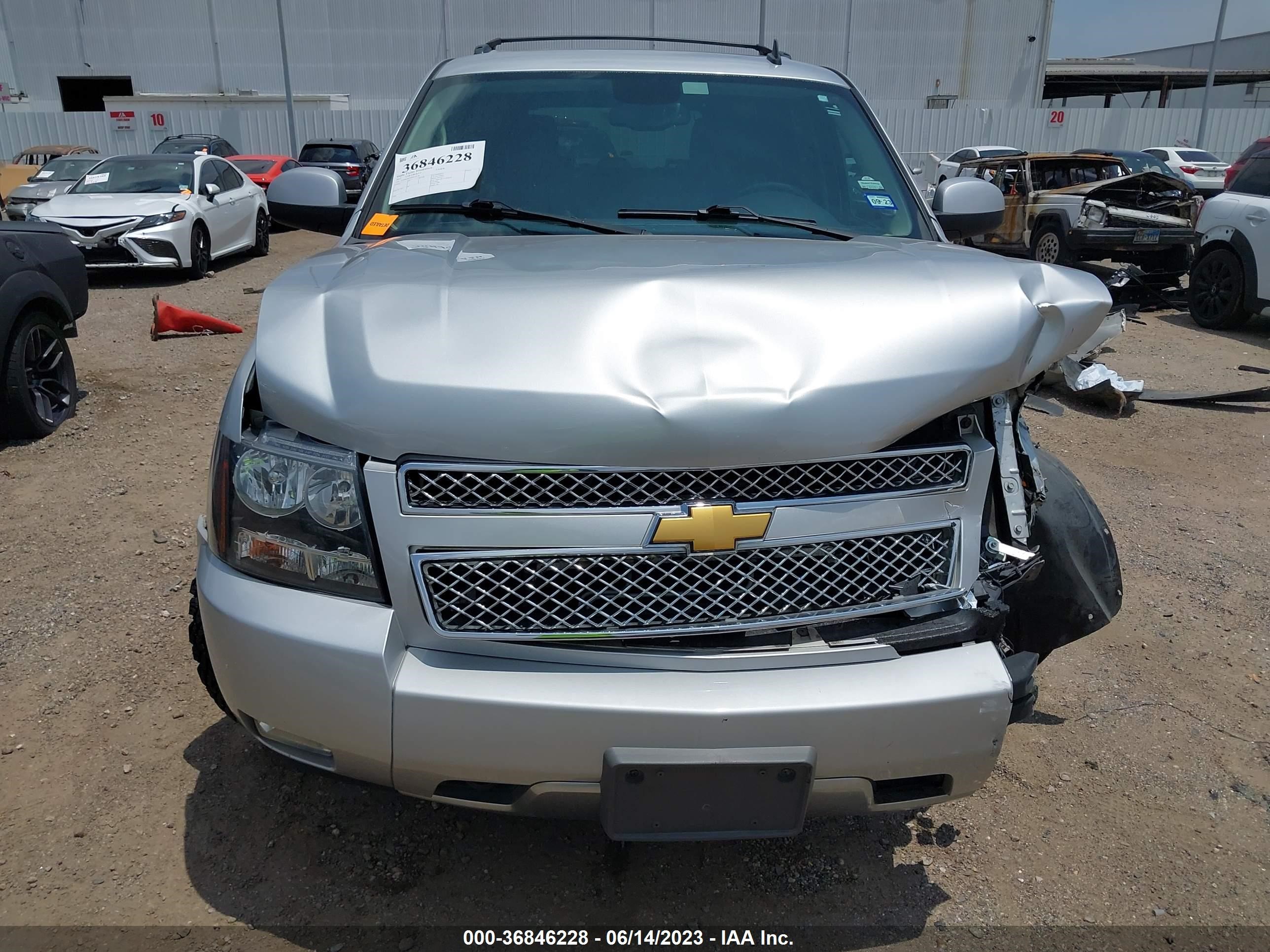 Photo 11 VIN: 1GNSKBE02DR110158 - CHEVROLET TAHOE 