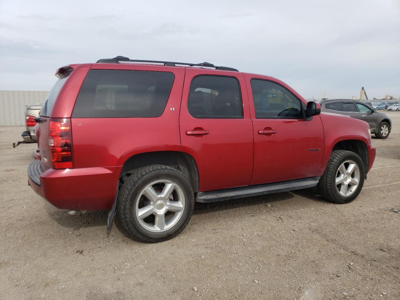 Photo 2 VIN: 1GNSKBE02DR148330 - CHEVROLET TAHOE 