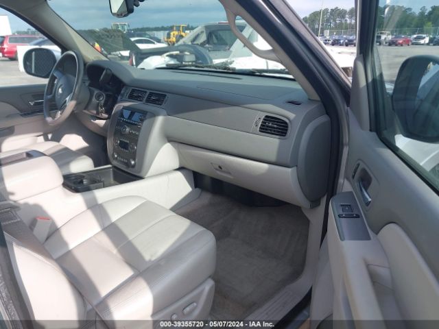 Photo 4 VIN: 1GNSKBE02DR284179 - CHEVROLET TAHOE 