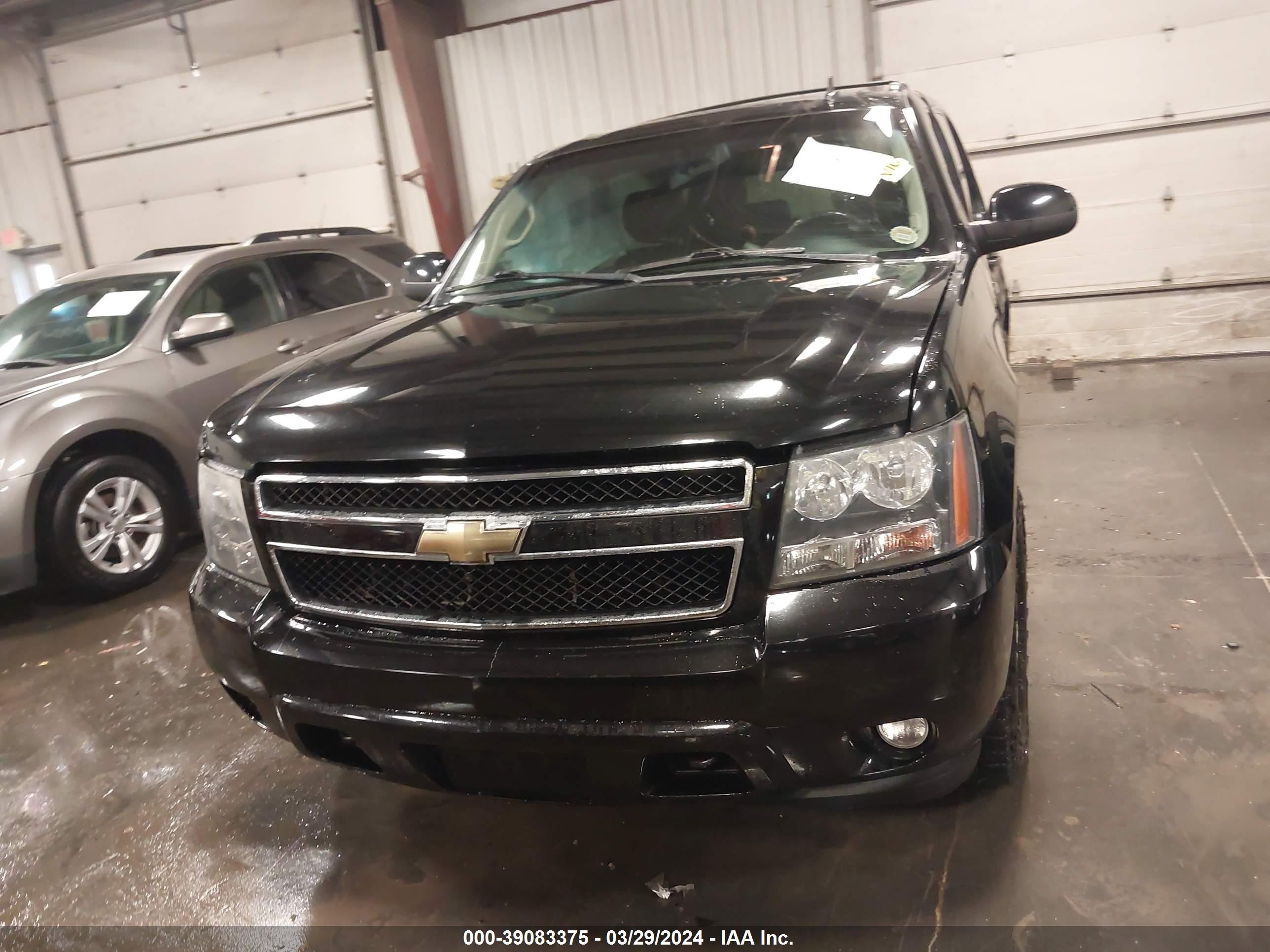 Photo 11 VIN: 1GNSKBE03BR243590 - CHEVROLET TAHOE 