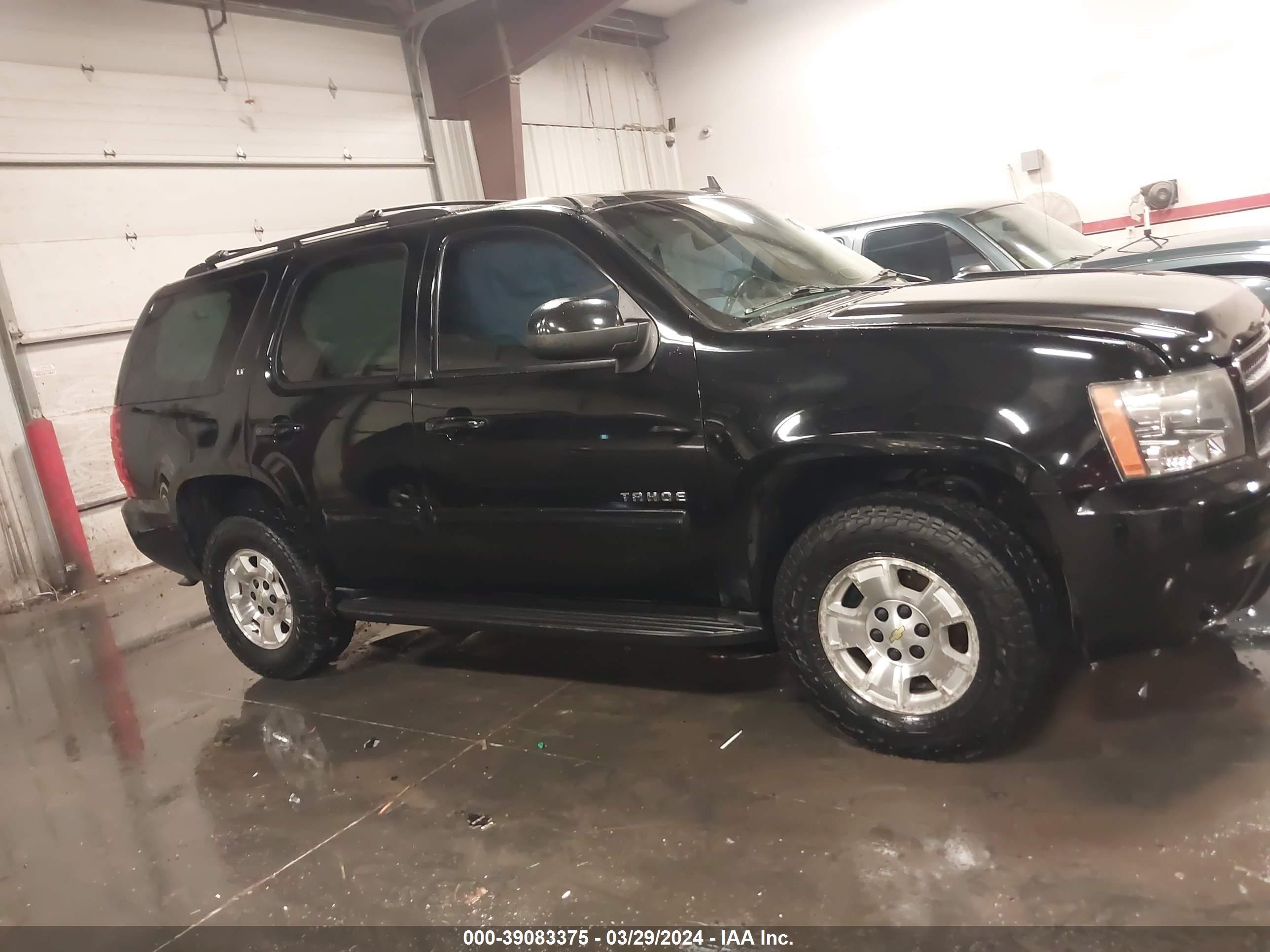 Photo 12 VIN: 1GNSKBE03BR243590 - CHEVROLET TAHOE 