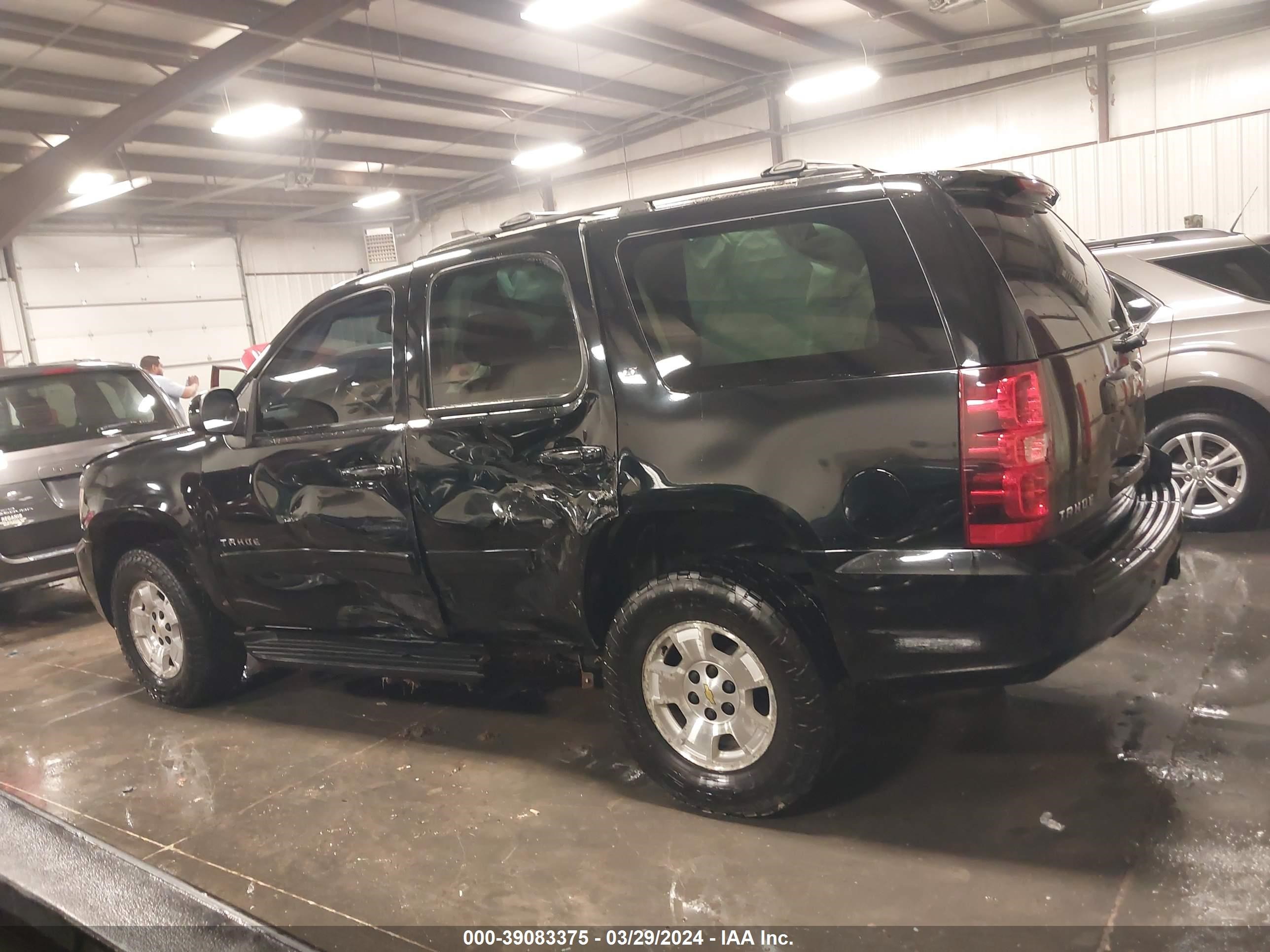 Photo 13 VIN: 1GNSKBE03BR243590 - CHEVROLET TAHOE 