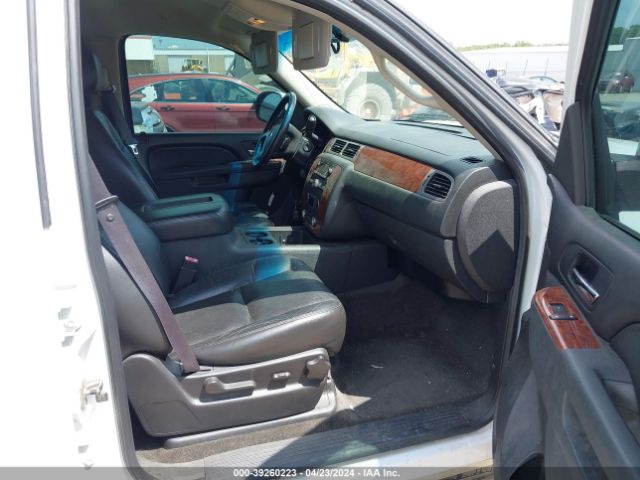 Photo 4 VIN: 1GNSKBE03BR347657 - CHEVROLET TAHOE 