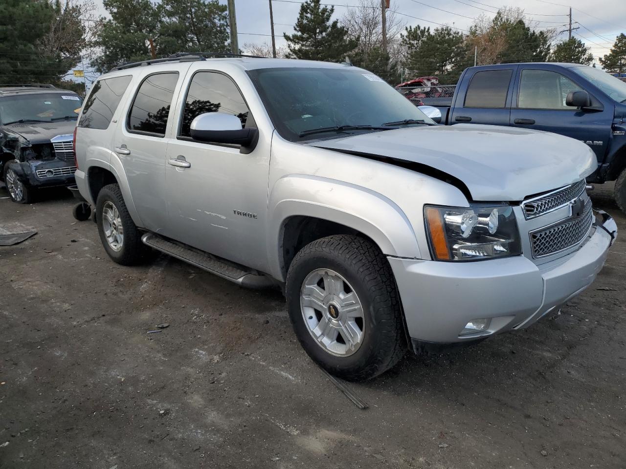 Photo 3 VIN: 1GNSKBE03CR255661 - CHEVROLET TAHOE 