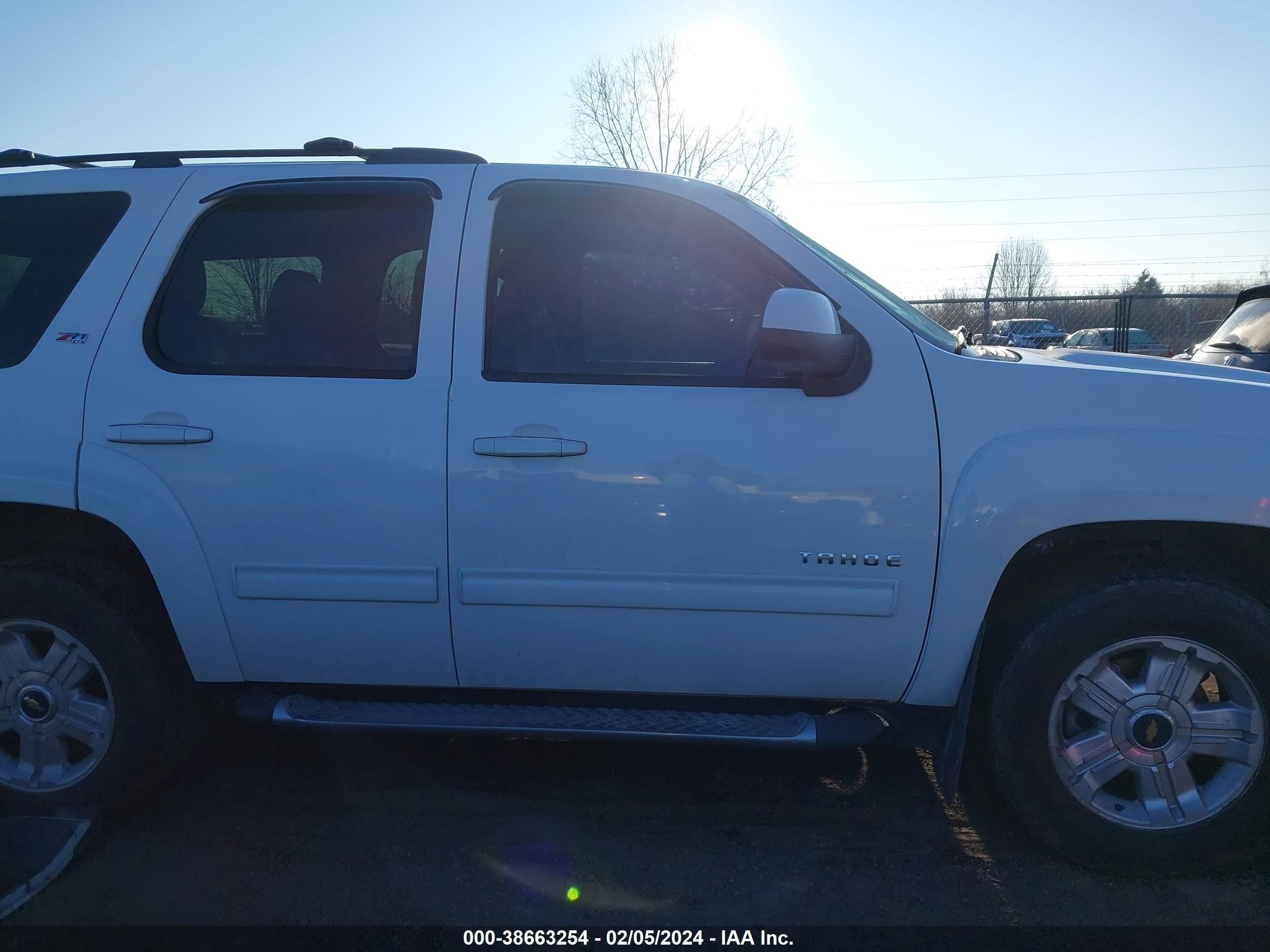 Photo 11 VIN: 1GNSKBE03CR262920 - CHEVROLET TAHOE 