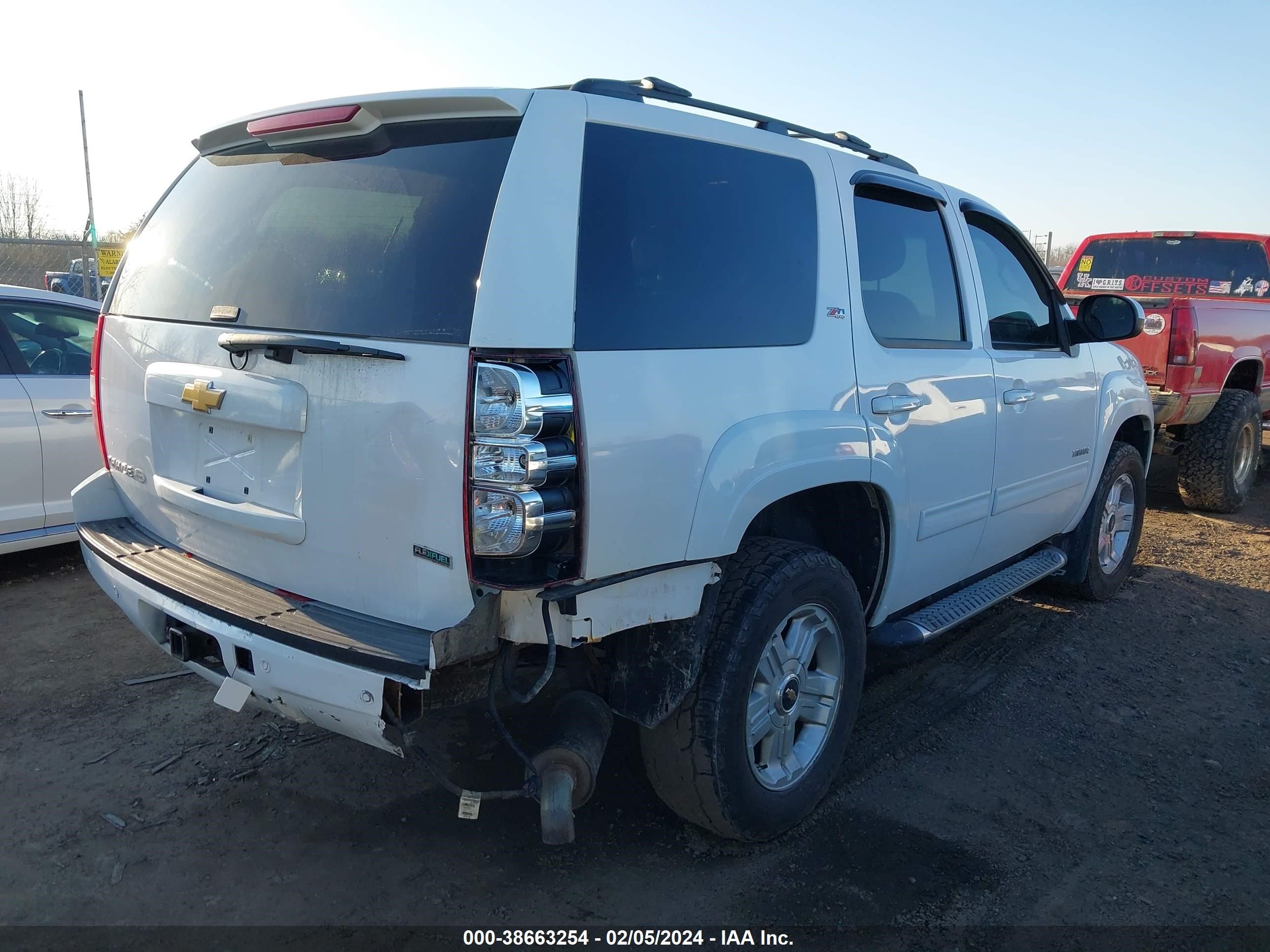 Photo 3 VIN: 1GNSKBE03CR262920 - CHEVROLET TAHOE 