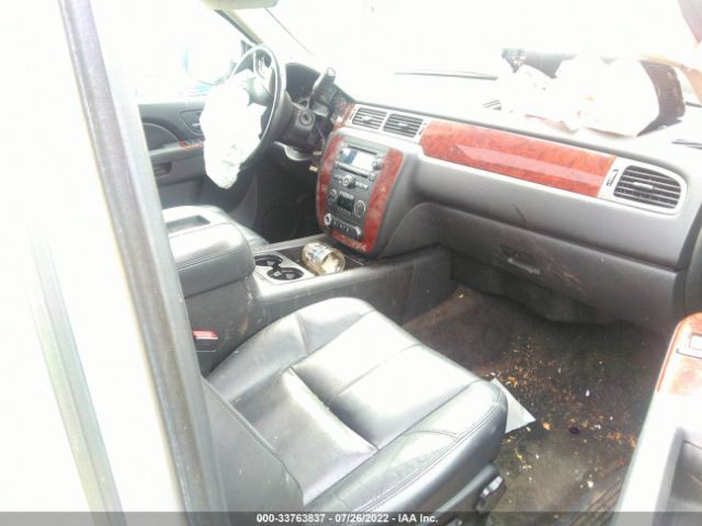 Photo 4 VIN: 1GNSKBE03DR152905 - CHEVROLET TAHOE 