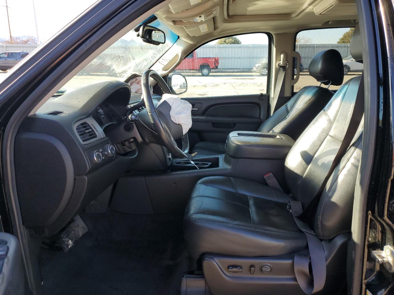 Photo 6 VIN: 1GNSKBE03DR332210 - CHEVROLET TAHOE 