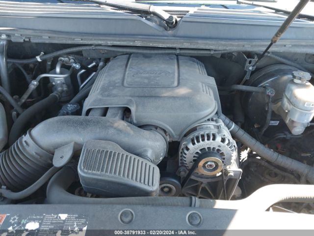 Photo 9 VIN: 1GNSKBE04BR247292 - CHEVROLET TAHOE 