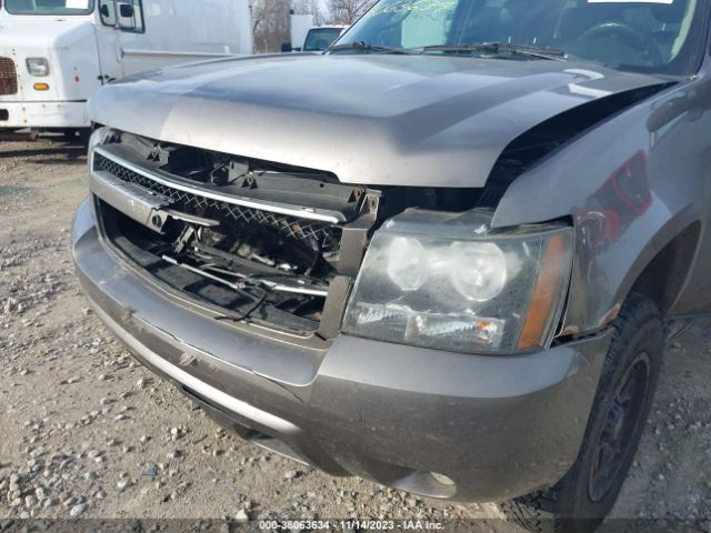 Photo 5 VIN: 1GNSKBE04BR251861 - CHEVROLET TAHOE 