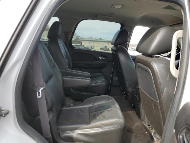 Photo 10 VIN: 1GNSKBE04BR332228 - CHEVROLET TAHOE 