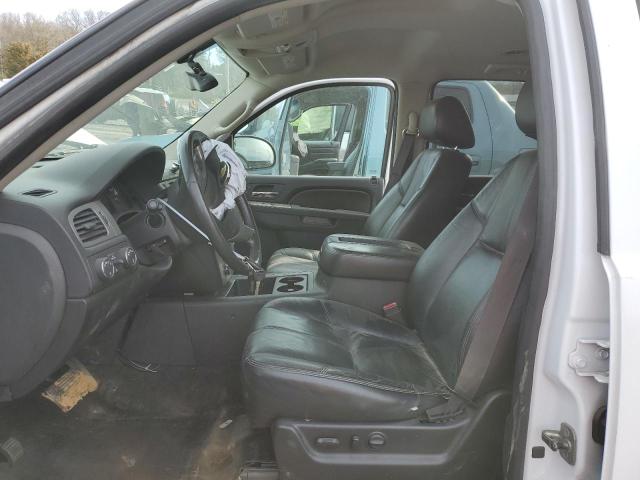 Photo 6 VIN: 1GNSKBE04BR332228 - CHEVROLET TAHOE 