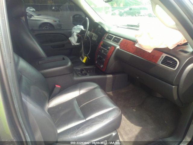 Photo 4 VIN: 1GNSKBE05BR180735 - CHEVROLET TAHOE 