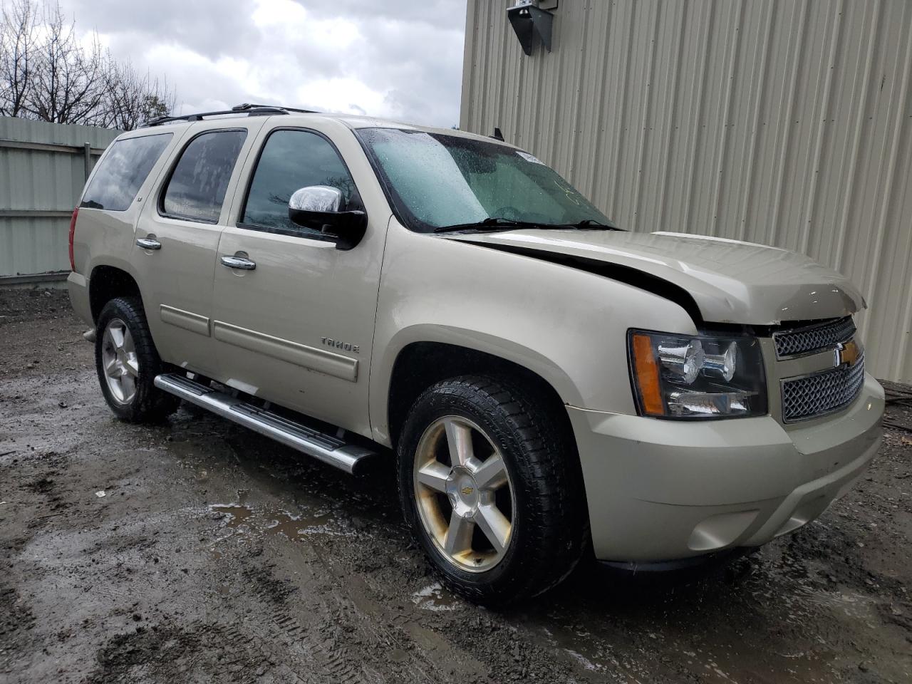 Photo 3 VIN: 1GNSKBE05DR168541 - CHEVROLET TAHOE 