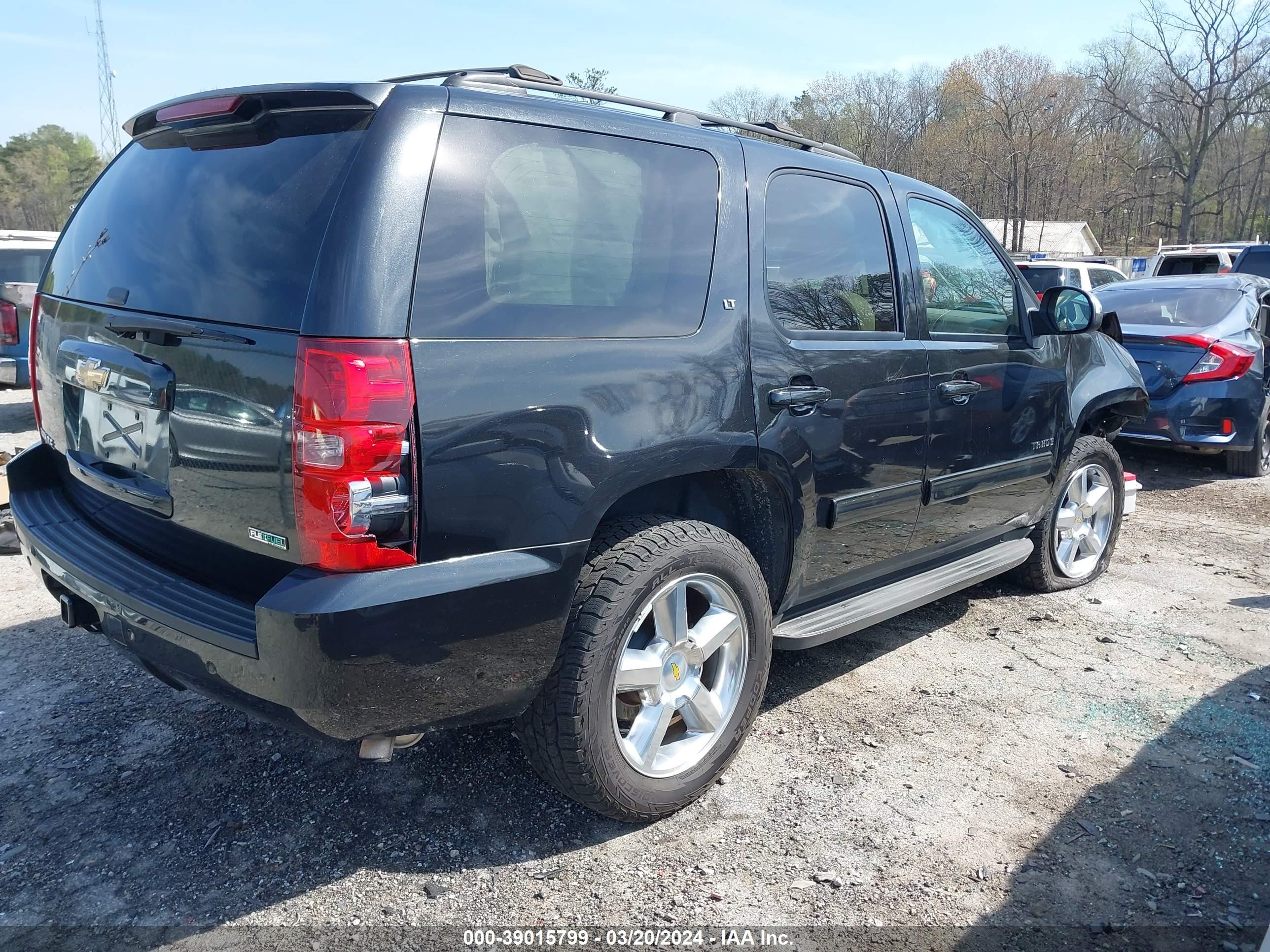 Photo 3 VIN: 1GNSKBE06BR277457 - CHEVROLET TAHOE 