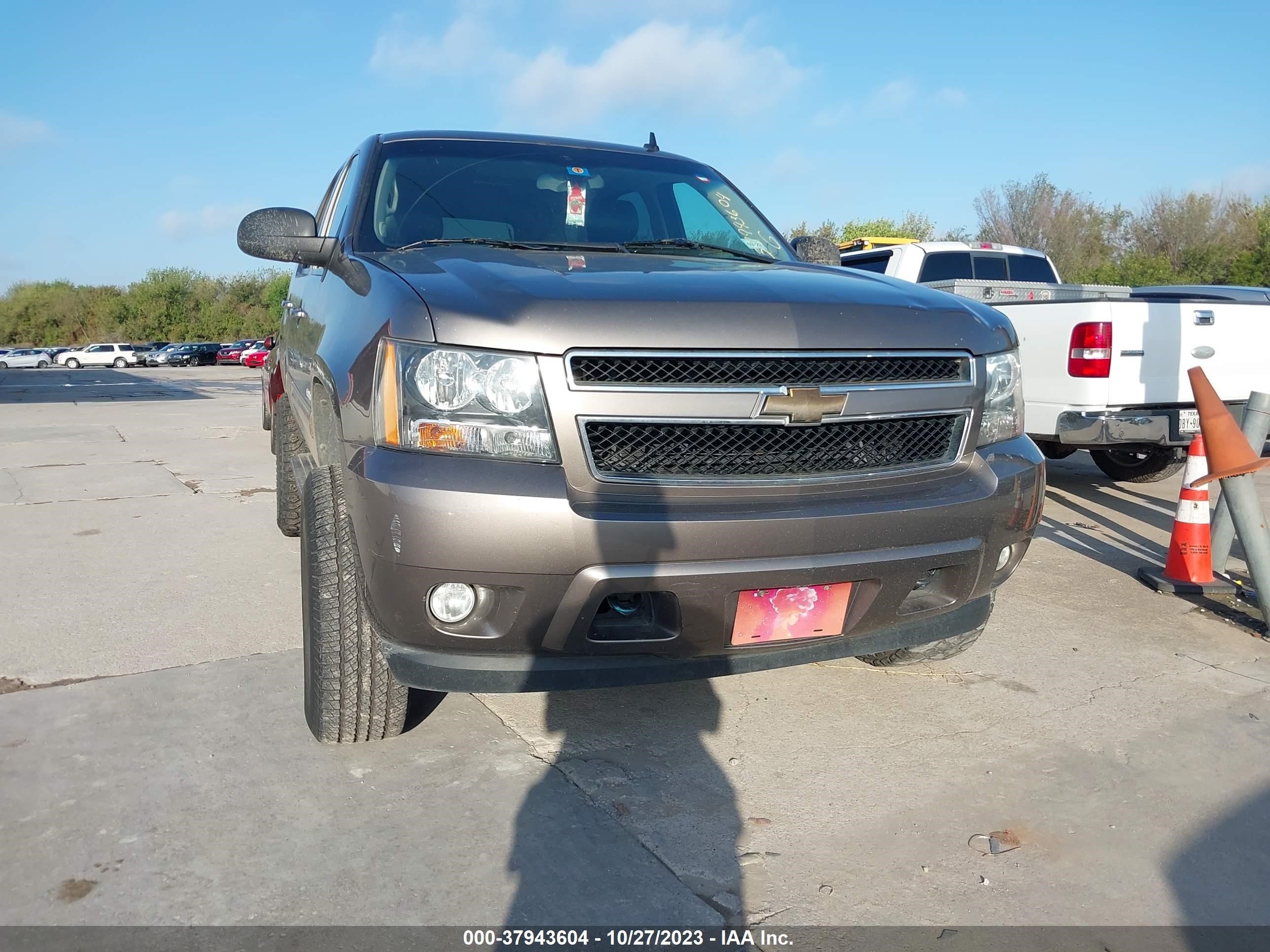 Photo 11 VIN: 1GNSKBE06BR345238 - CHEVROLET TAHOE 