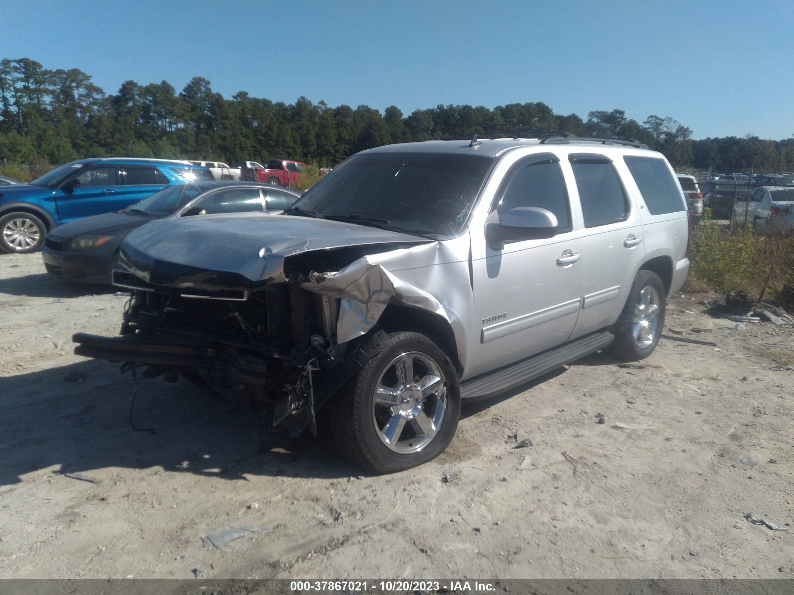 Photo 1 VIN: 1GNSKBE06BR355333 - CHEVROLET TAHOE 