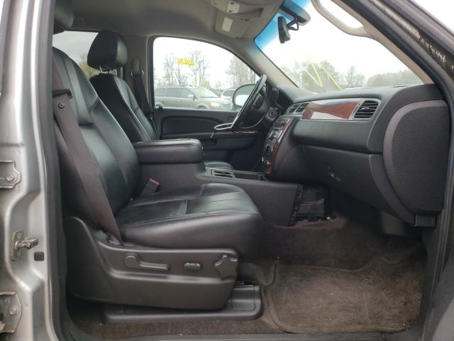 Photo 4 VIN: 1GNSKBE06CR132114 - CHEVROLET TAHOE K150 