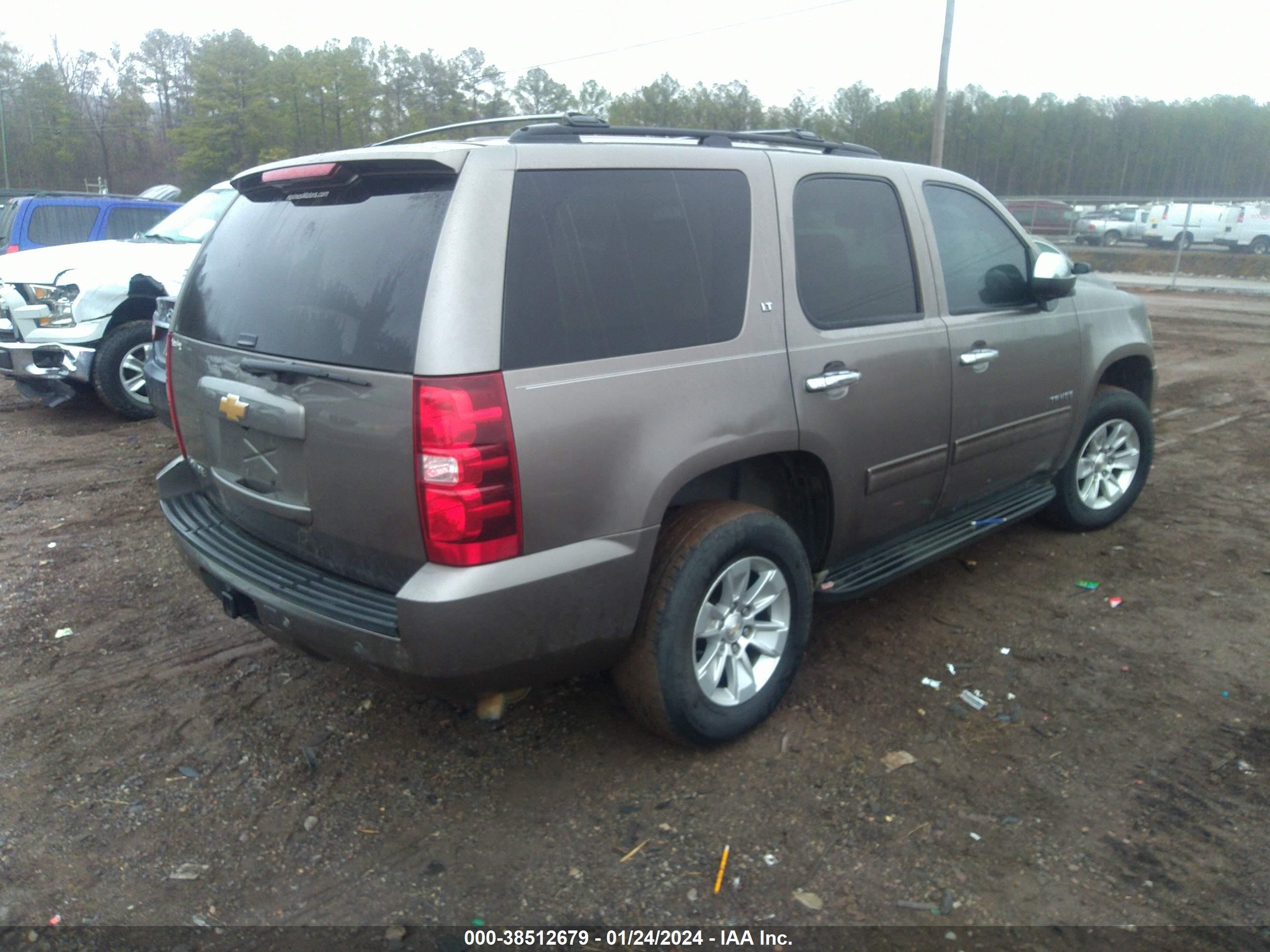 Photo 3 VIN: 1GNSKBE06CR252771 - CHEVROLET TAHOE 