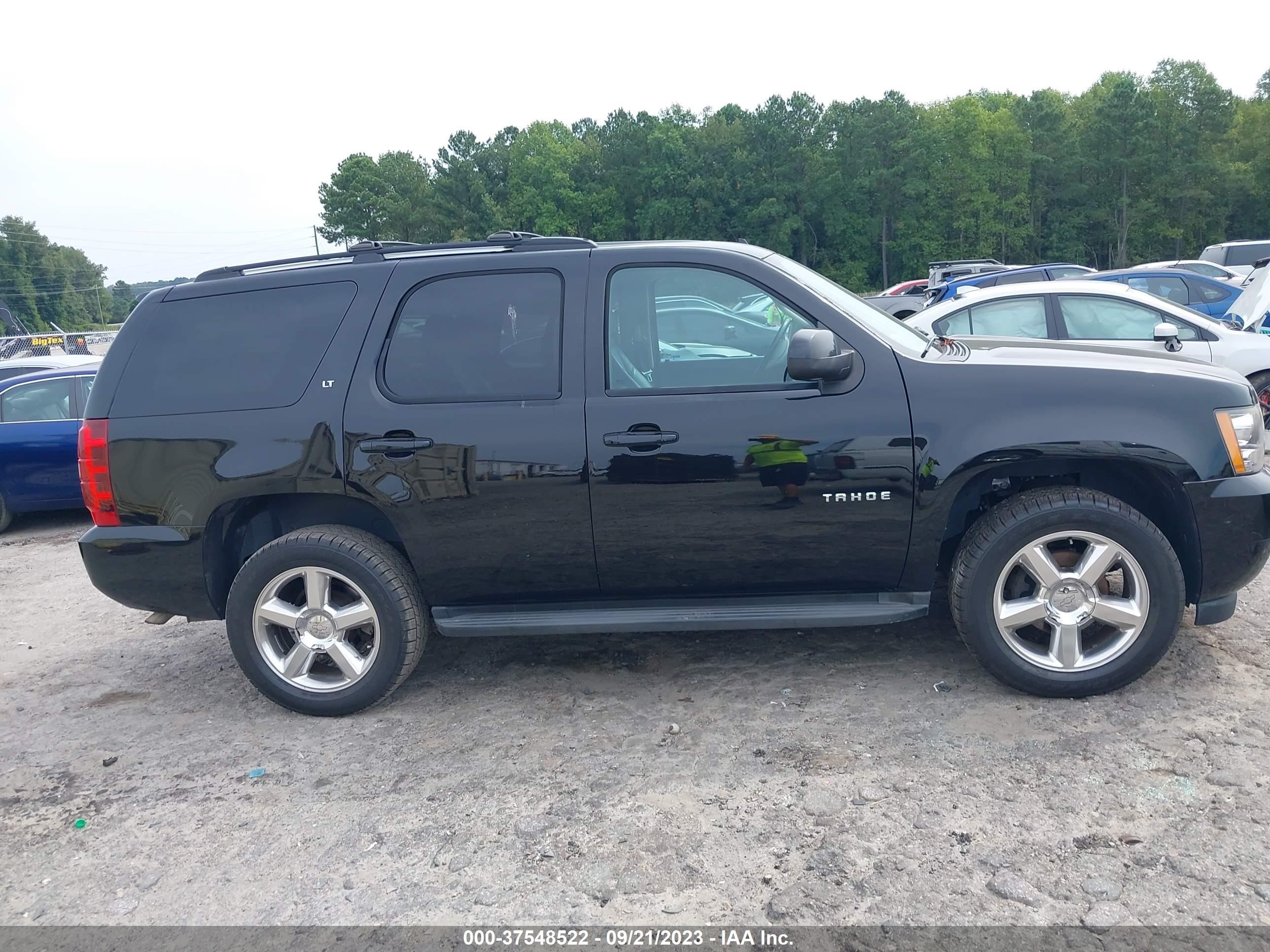 Photo 12 VIN: 1GNSKBE06DR233669 - CHEVROLET TAHOE 