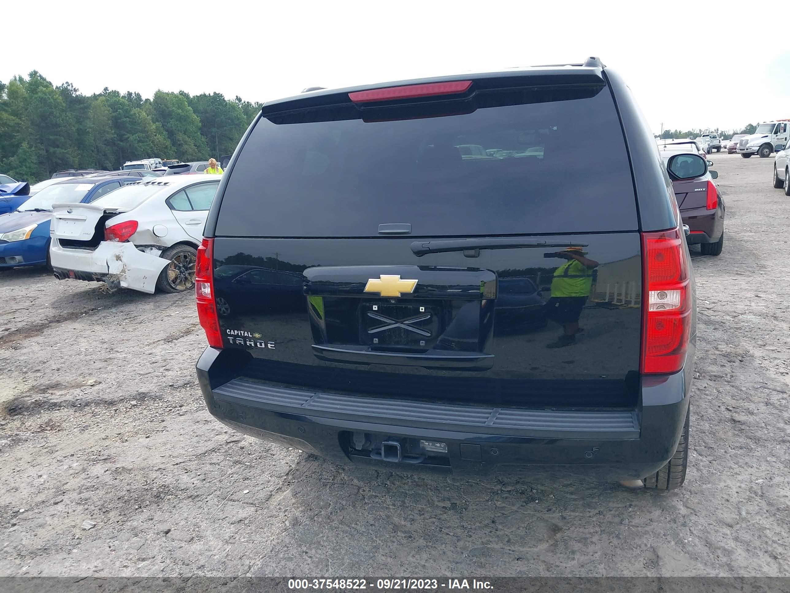 Photo 15 VIN: 1GNSKBE06DR233669 - CHEVROLET TAHOE 