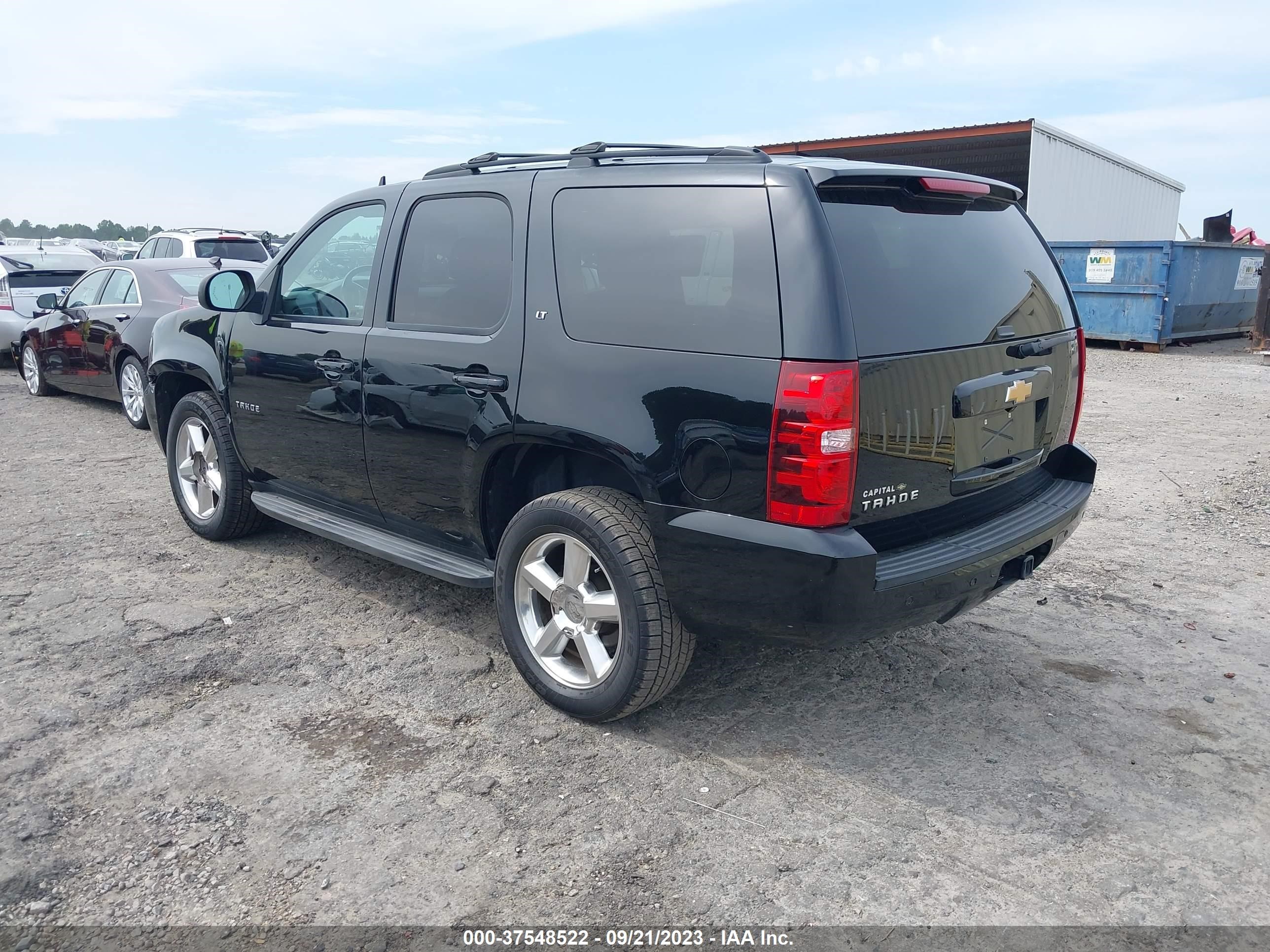 Photo 2 VIN: 1GNSKBE06DR233669 - CHEVROLET TAHOE 