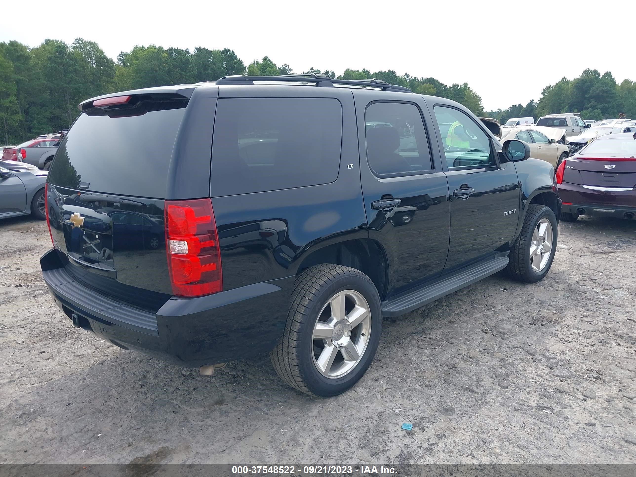 Photo 3 VIN: 1GNSKBE06DR233669 - CHEVROLET TAHOE 