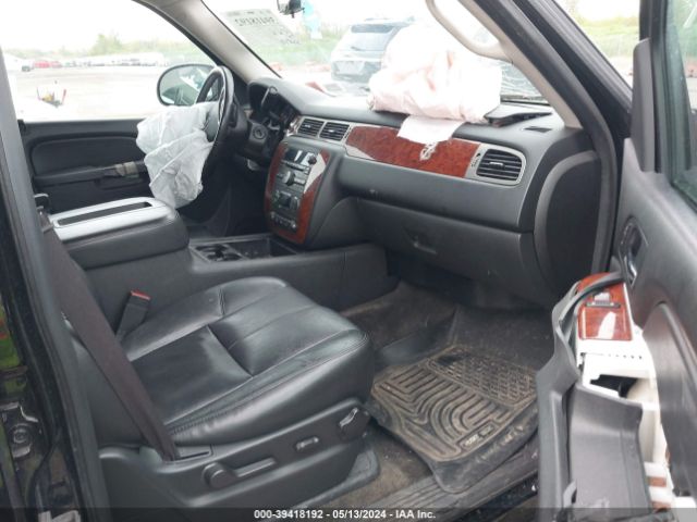 Photo 4 VIN: 1GNSKBE06DR234563 - CHEVROLET TAHOE 