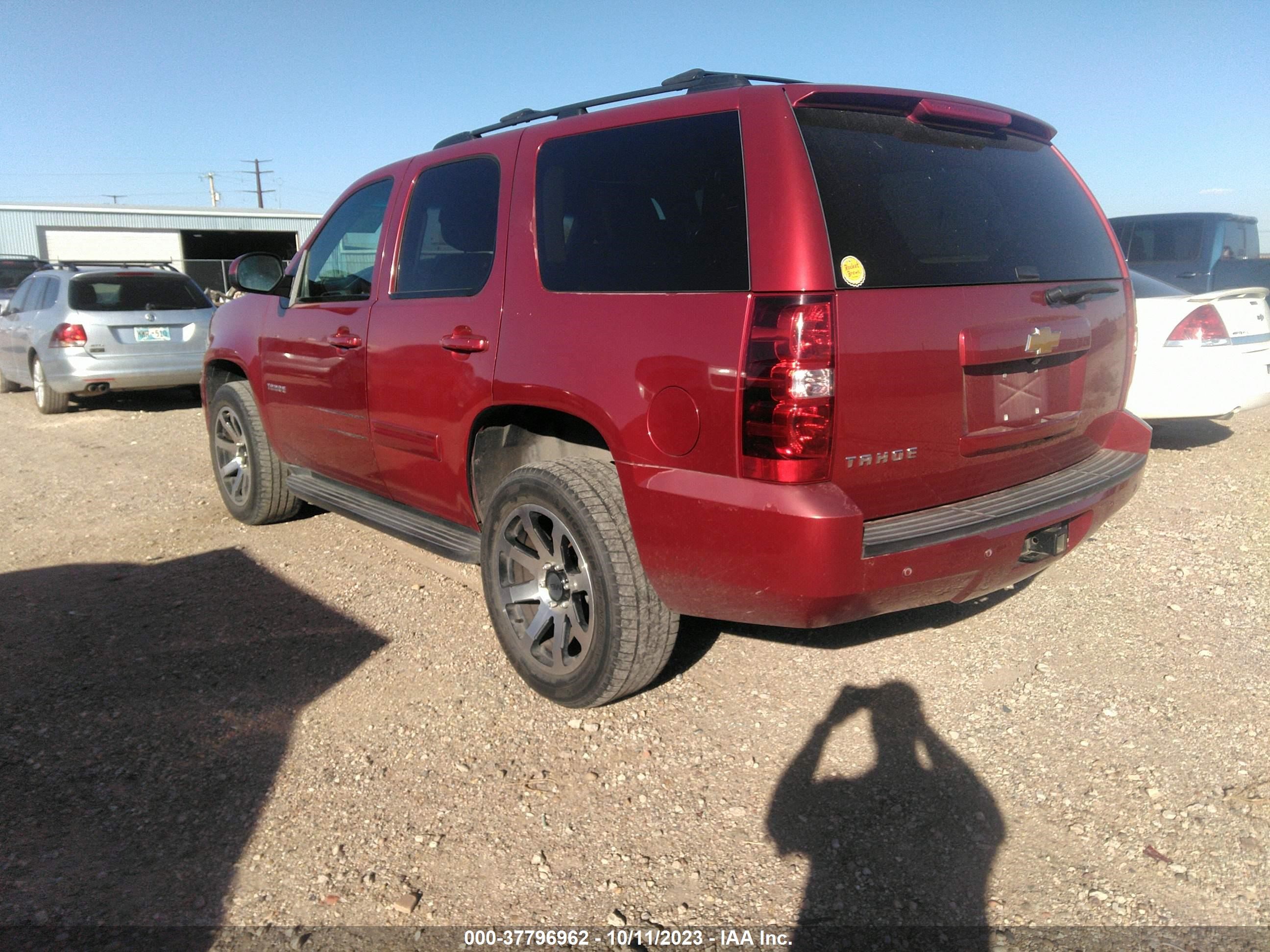 Photo 2 VIN: 1GNSKBE06ER242941 - CHEVROLET TAHOE 