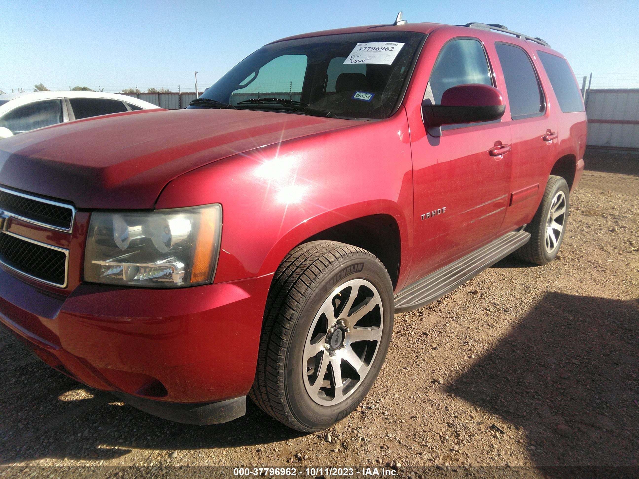 Photo 5 VIN: 1GNSKBE06ER242941 - CHEVROLET TAHOE 