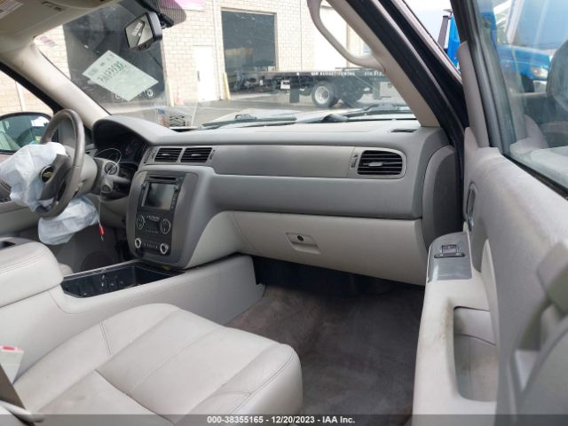 Photo 4 VIN: 1GNSKBE07BR164813 - CHEVROLET TAHOE 