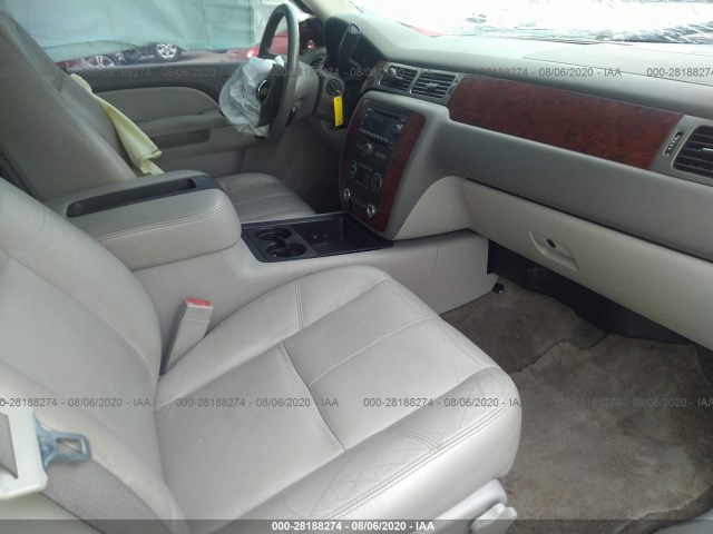 Photo 4 VIN: 1GNSKBE07BR199416 - CHEVROLET TAHOE 