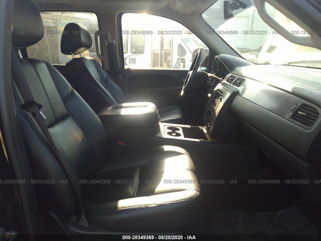 Photo 4 VIN: 1GNSKBE07BR334393 - CHEVROLET TAHOE 