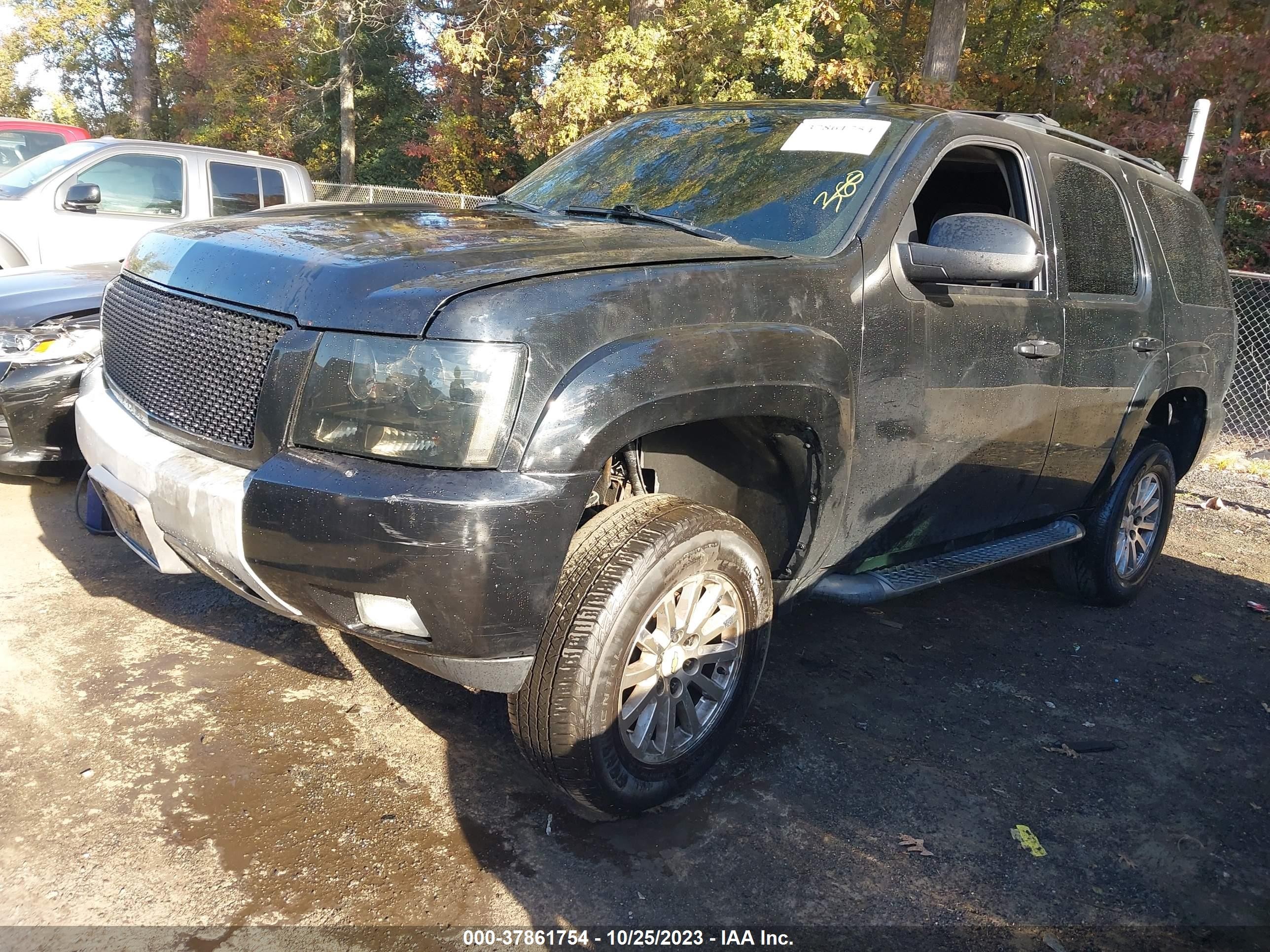 Photo 1 VIN: 1GNSKBE07BR384064 - CHEVROLET TAHOE 