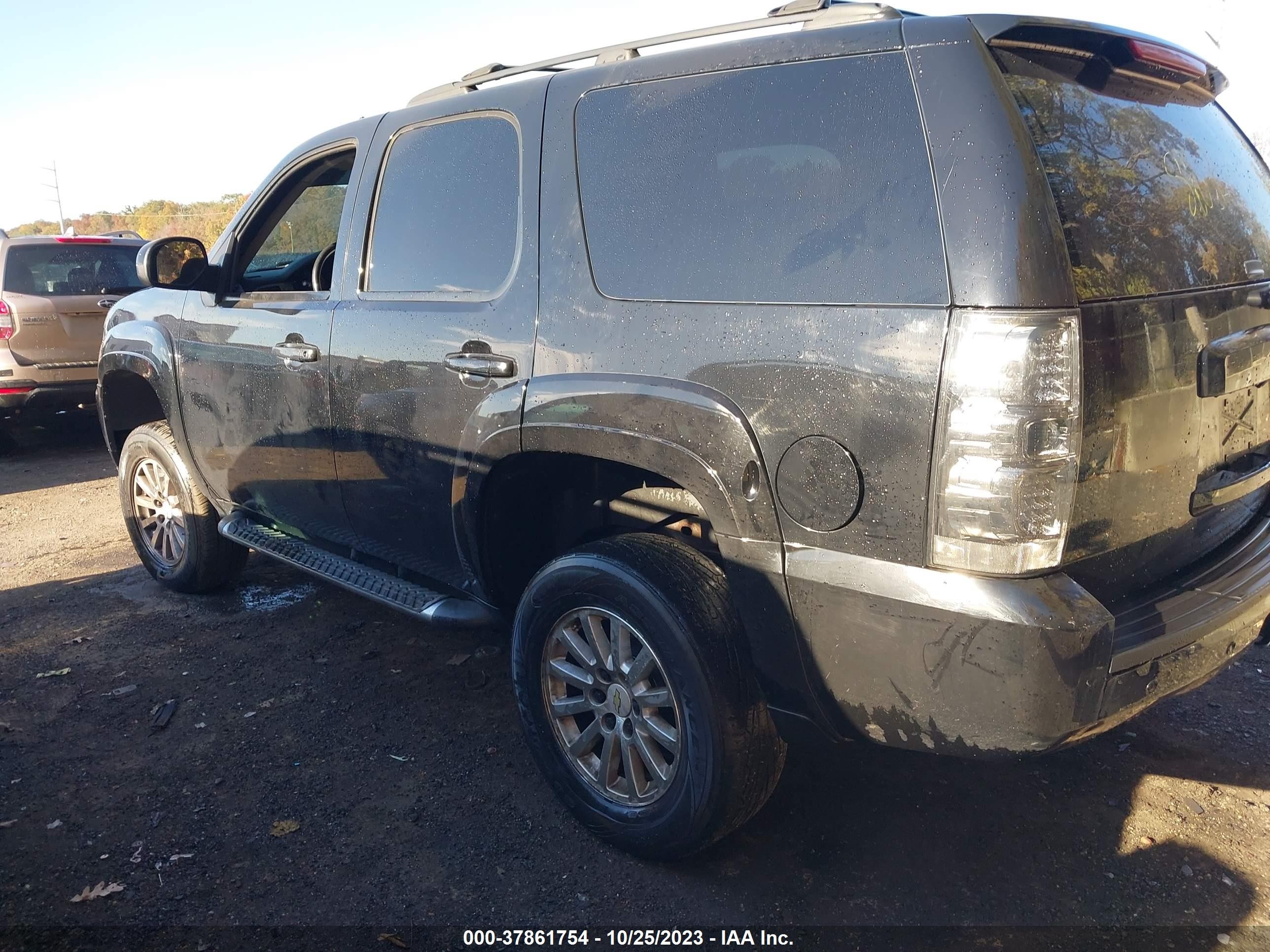 Photo 2 VIN: 1GNSKBE07BR384064 - CHEVROLET TAHOE 