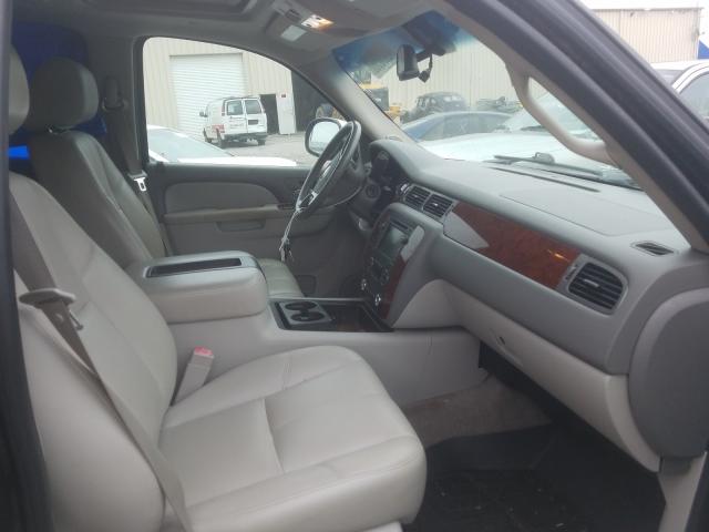 Photo 4 VIN: 1GNSKBE08BR138737 - CHEVROLET TAHOE K150 