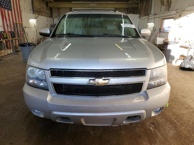 Photo 4 VIN: 1GNSKBE08BR190000 - CHEVROLET TAHOE 