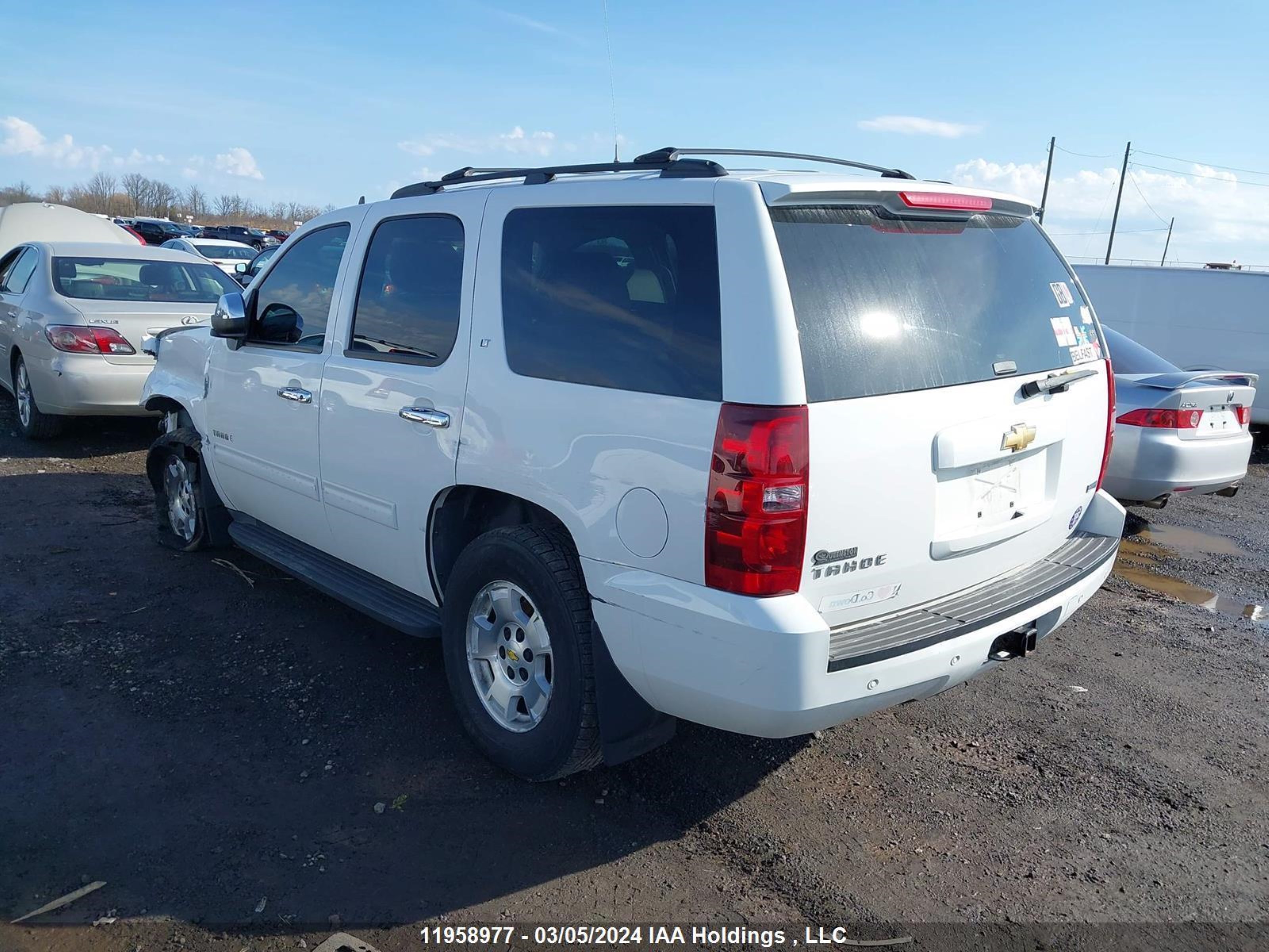 Photo 2 VIN: 1GNSKBE08BR346598 - CHEVROLET TAHOE 