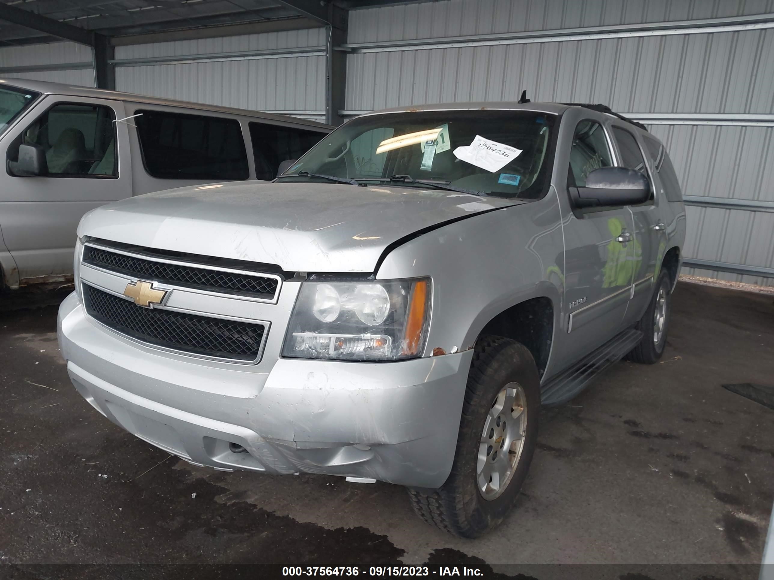 Photo 1 VIN: 1GNSKBE08BR371923 - CHEVROLET TAHOE 