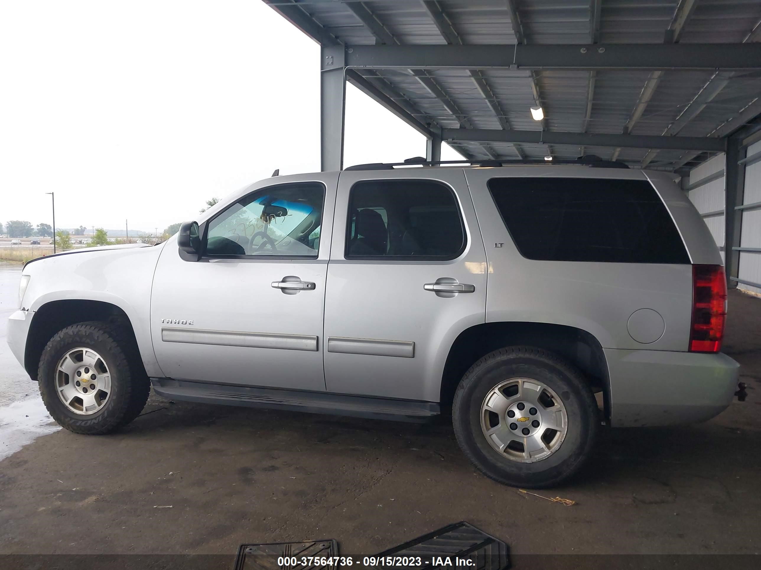 Photo 13 VIN: 1GNSKBE08BR371923 - CHEVROLET TAHOE 