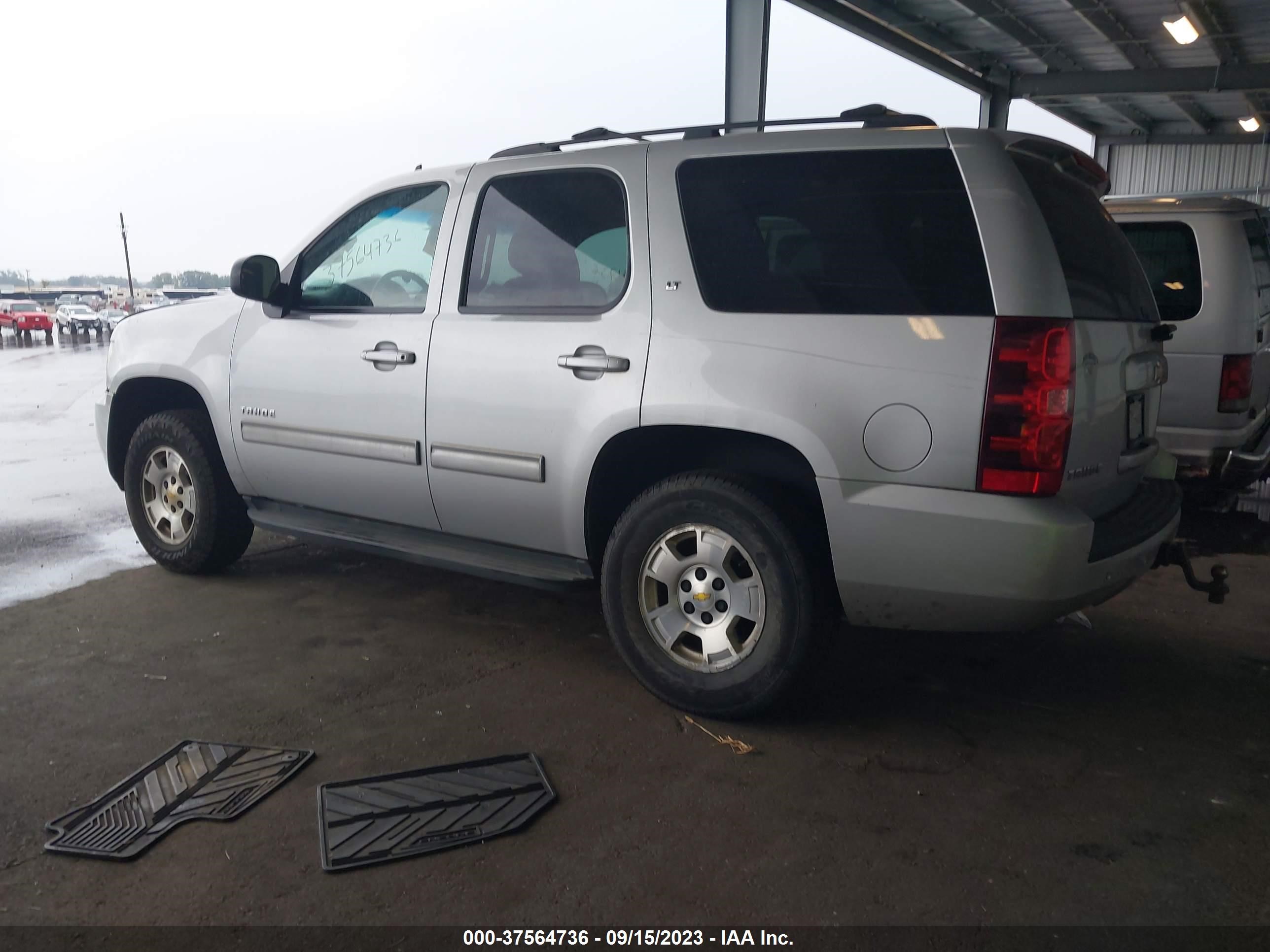 Photo 2 VIN: 1GNSKBE08BR371923 - CHEVROLET TAHOE 