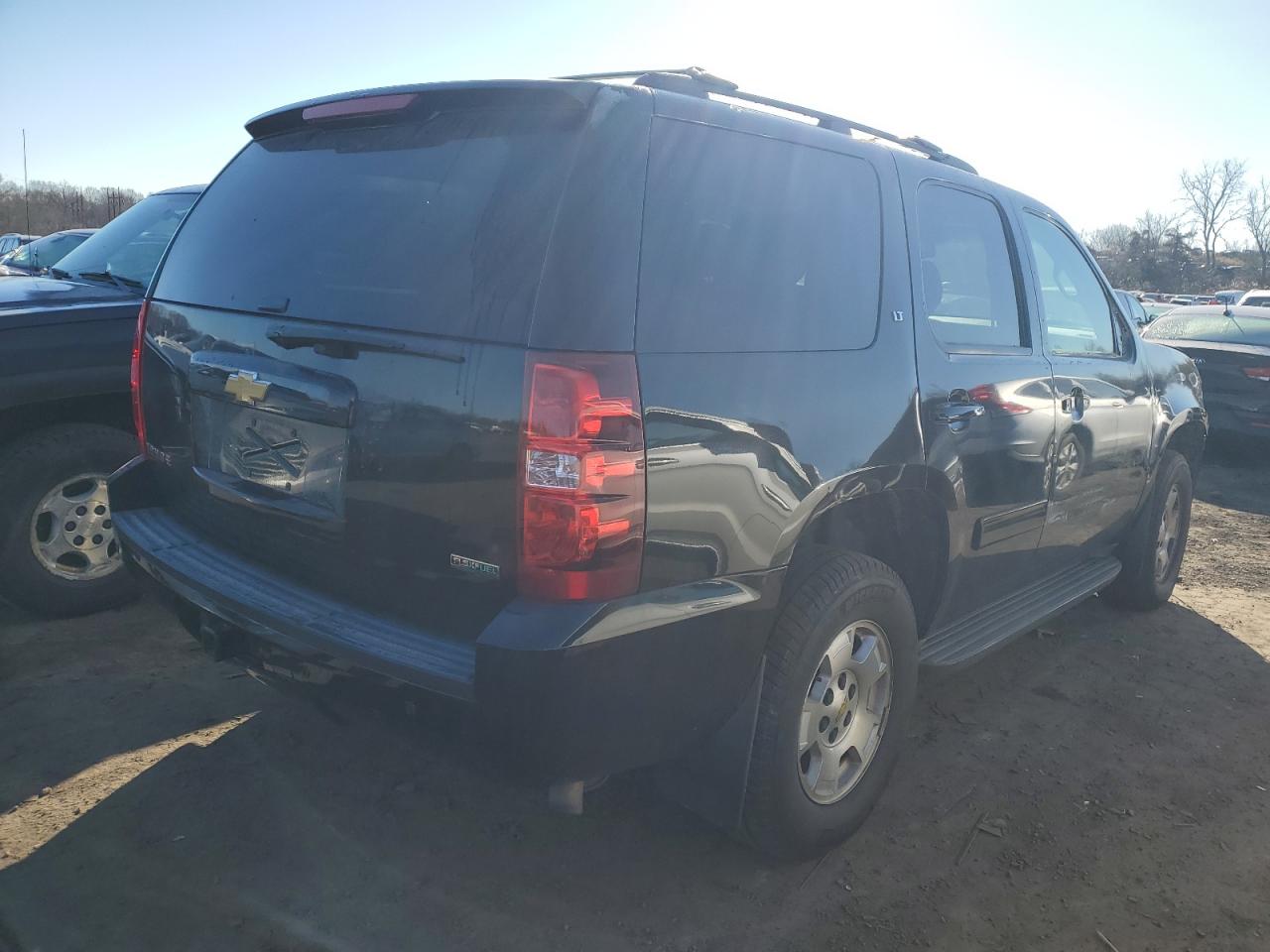 Photo 2 VIN: 1GNSKBE08CR278594 - CHEVROLET TAHOE 