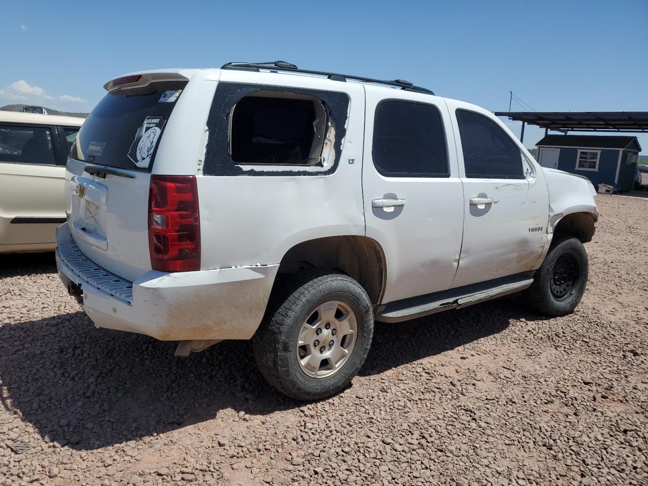 Photo 2 VIN: 1GNSKBE08DR204755 - CHEVROLET TAHOE 