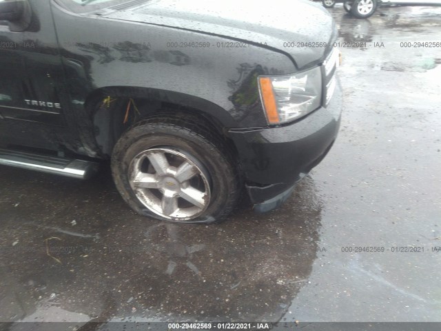 Photo 5 VIN: 1GNSKBE08DR343638 - CHEVROLET TAHOE 