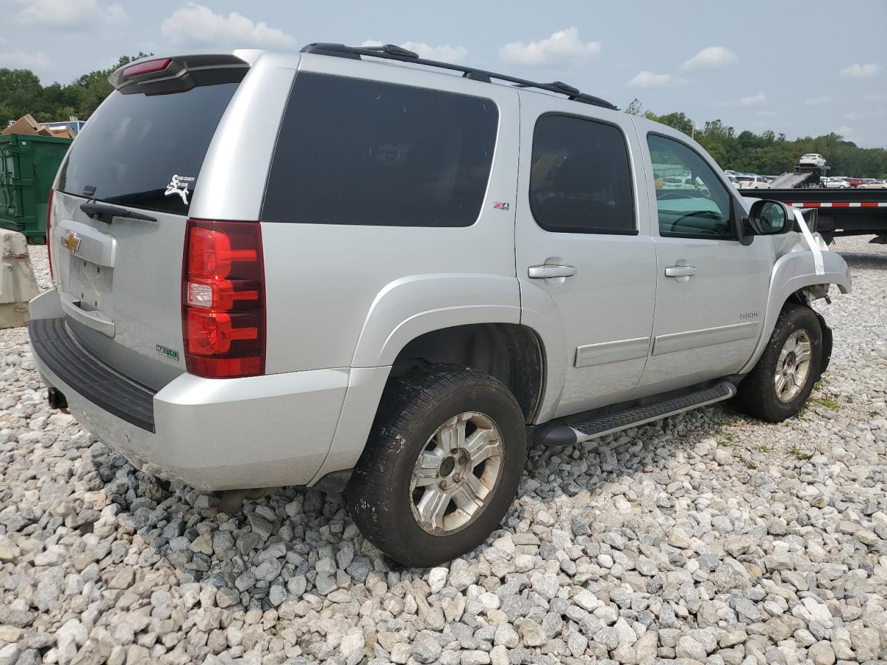 Photo 2 VIN: 1GNSKBE09BR153330 - CHEVROLET TAHOE 