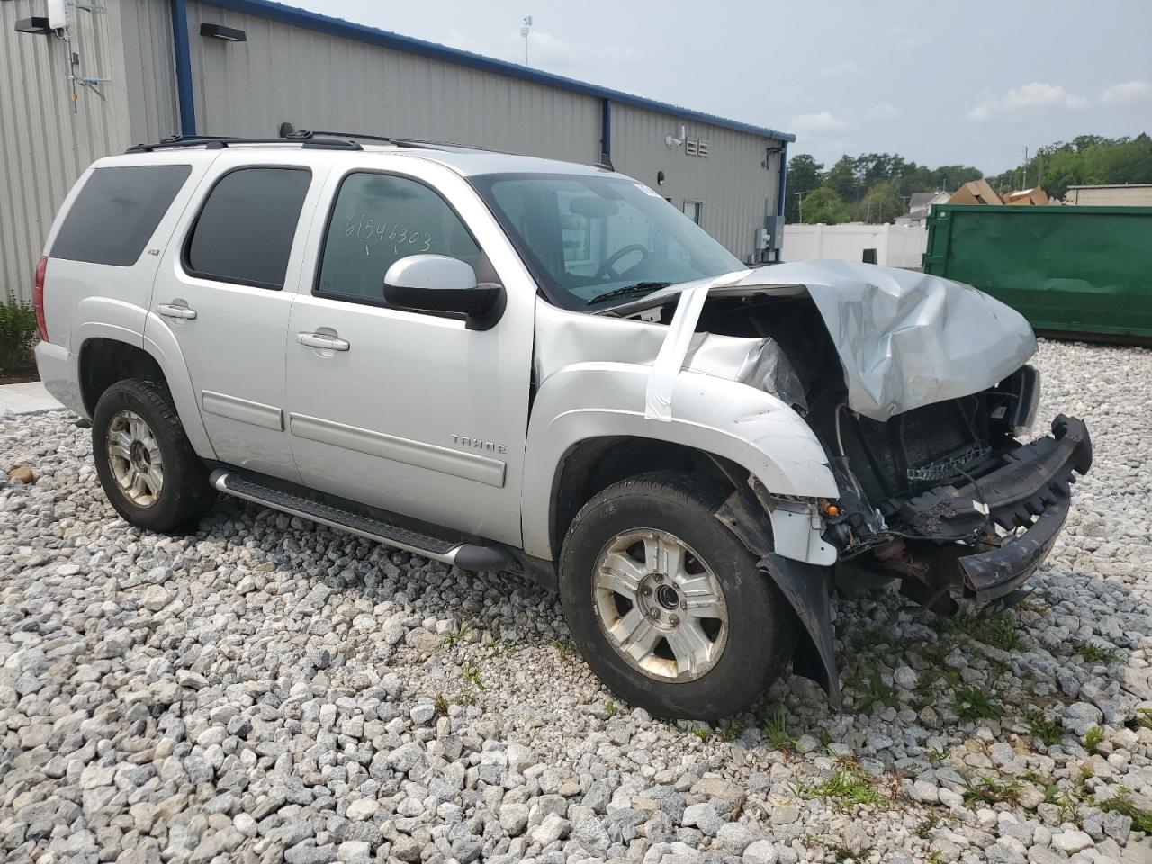 Photo 3 VIN: 1GNSKBE09BR153330 - CHEVROLET TAHOE 