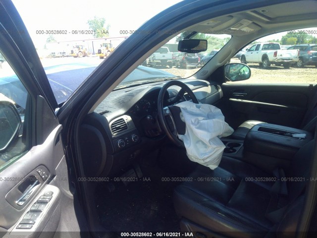 Photo 4 VIN: 1GNSKBE09DR222987 - CHEVROLET TAHOE 